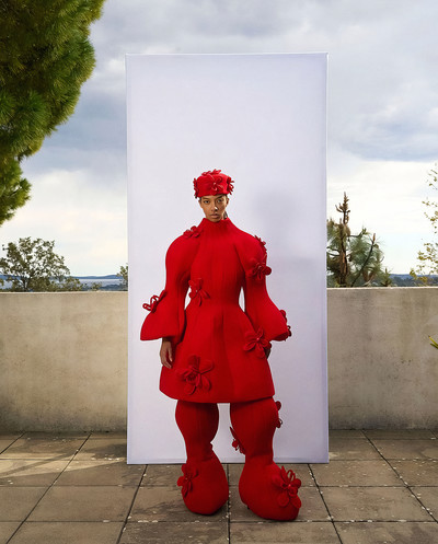 Direction artistique : Temple Office (link: https://instagram.com/temple.office  text: @temple.office )
Photographie : Margaux Salarino (link: https://instagram.com/margellea  text: @margellea )
Modèle : Lana - © &copy;Margaux Salarino, Villa Noailles Hyères