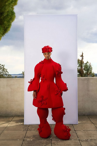 Direction artistique : Temple Office (link: https://instagram.com/temple.office  text: @temple.office )
Photographie : Margaux Salarino (link: https://instagram.com/margellea  text: @margellea )
Modèle : Lana - © &copy;Margaux Salarino, Villa Noailles Hyères