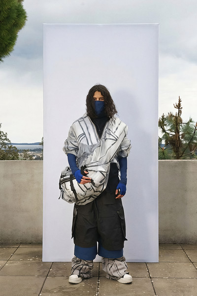Direction artistique : Temple Office (link: https://instagram.com/temple.office  text: @temple.office )
Photographie : Margaux Salarino (link: https://instagram.com/margellea  text: @margellea )
Modèle : Léo - © &copy;Margaux Salarino, Villa Noailles Hyères