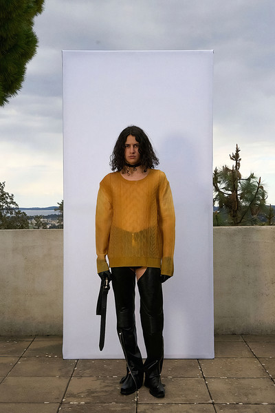 Direction artistique : Temple Office (link: https://instagram.com/temple.office  text: @temple.office )
Photographie : Margaux Salarino (link: https://instagram.com/margellea  text: @margellea )
Modèle : Léo - © &copy;Margaux Salarino, Villa Noailles Hyères