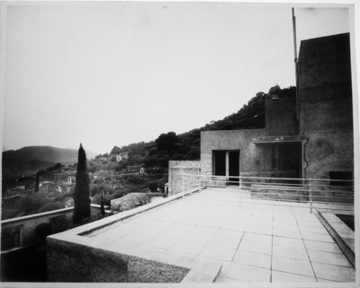 Thérèse Bonney, Vue de la terrasse de la chambre d’ami aménagée par Sybold Van Ravesteyn, Hyères, 1928 - © Villa Noailles Hyères