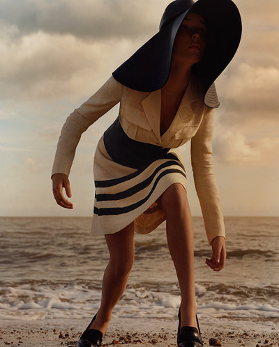 JW ANDERSON CAMPAGNE PRINTEMPS ÉTÉ 2015
JW ANDERSON SPRING SUMMER 2015 CAMPAIGN Photographie Photography JAMIE HAWKESWORTH Stylisme Styling BENJAMIN BRUNO - © Villa Noailles Hyères