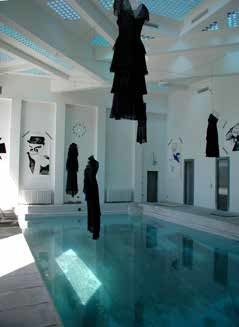 Exposition de Karl Lagerfeld, Président du jury,
dans la piscine de la villa Noailles, 2002 - © Villa Noailles Hyères