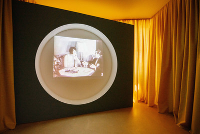 “Archives photographiques et cinématographiques inédites” scénographie de Maria Jeglinska - © Villa Noailles Hyères