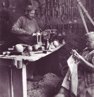 Tournage sur bois d’Aiguines, savoir-faire régional - © Villa Noailles Hyères
