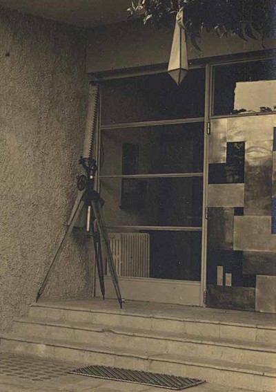 Reconstitution de la porte d’entrée en marqueterie de  métaux de Claudius Linossier (1926) - © Villa Noailles Hyères