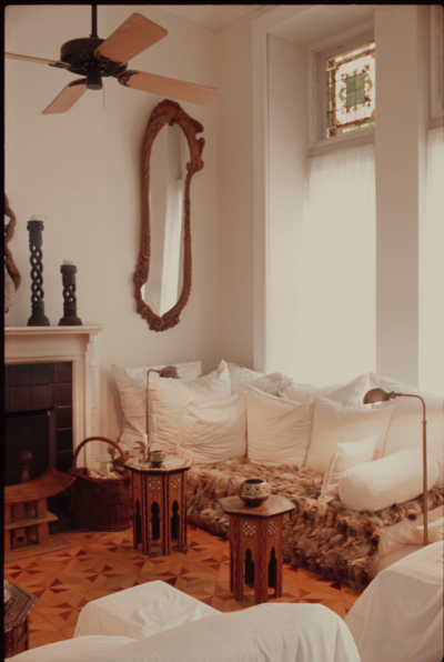 &#8220;Les Living Rooms, New York, Paris, Berlin&#8221; de Dominique Nabokov, curation par Lucas Djaou - © Villa Noailles Hyères