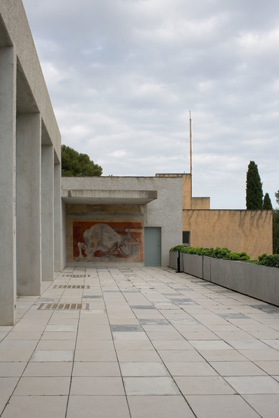Clos Saint-Bernard dit villa Noailles. La terrasse de la piscine, fresque d'Oscar Dominguez.
Photographie : Olivier Amsellem - © Villa Noailles Hyères